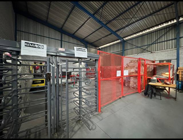 2,991M² WAREHOUSE FOR SALE IN STORMILL